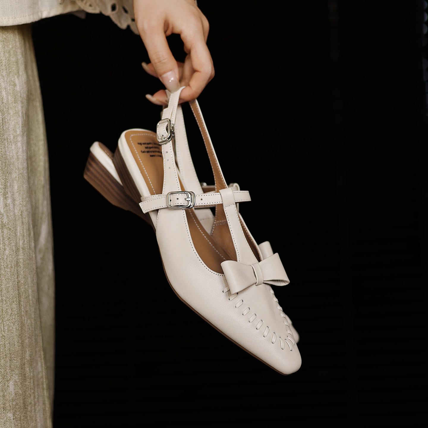 Genuine Leather Cowhide Women' - Leather Classic Strap のレビューと価格
