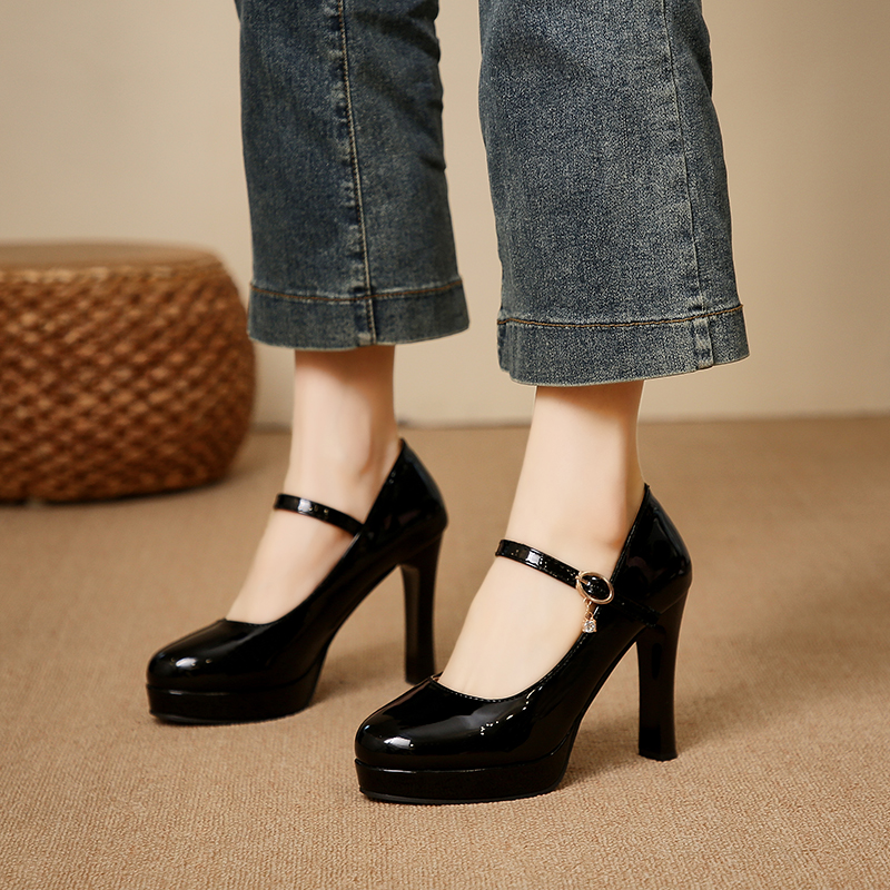 Women's classic round-toe plat - Leather Classic Strap のレビューと価格