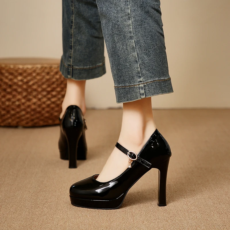Women's classic round-toe plat - Leather Classic Strap のレビューと価格