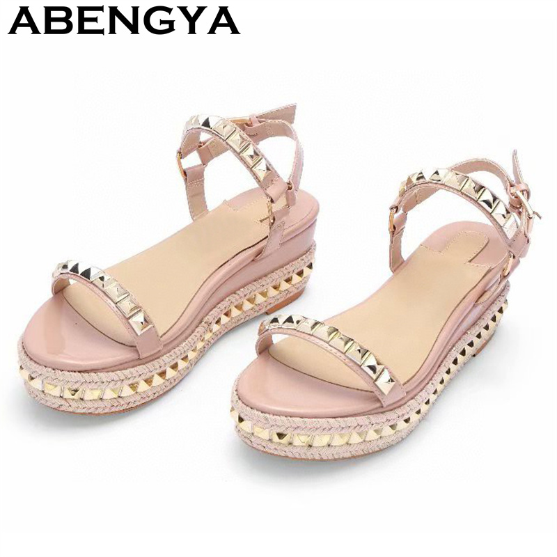 Classic Fashion Thick Sole Pla - Leather Classic Strap のレビューと価格